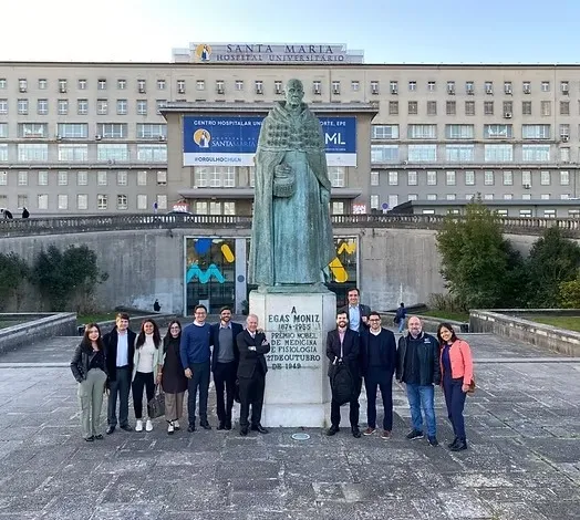 Grupo do curso em frente ao Hospital de Santa Maria, em Lisboa